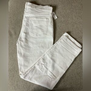 NWT Gap Women’s High Rise Boyfriend White Jeans.